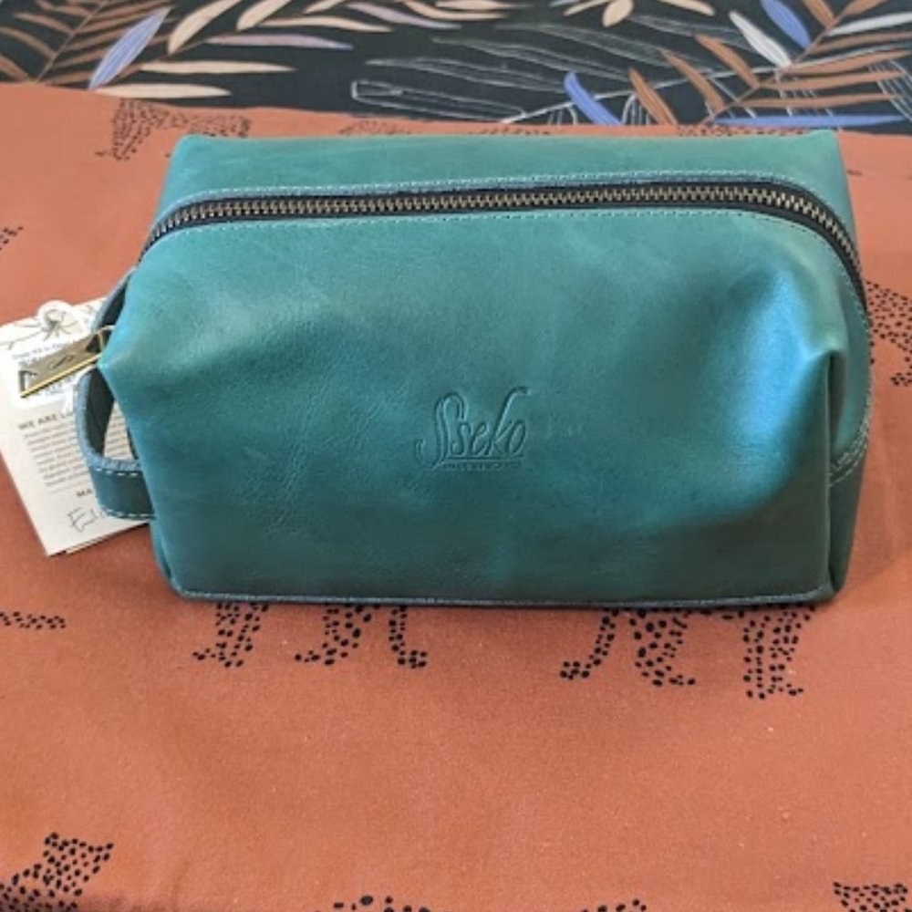 NEW Sseko Leather Dopp Kit - Oiled Agave Green